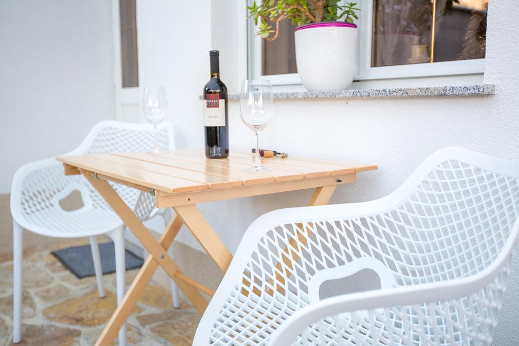 Isolana Apartment Изола Екстериор снимка